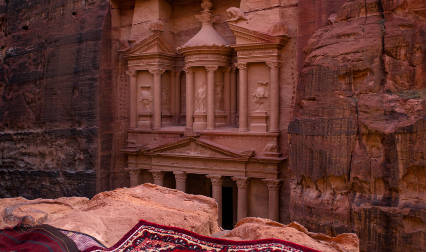 Discover the Timeless Beauty of Petra: Jordan’s Rose-Red Wonder